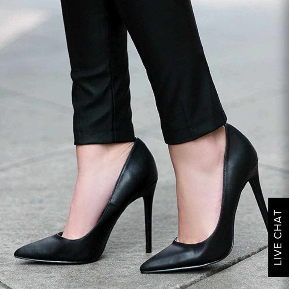 Pointy heel black pumps